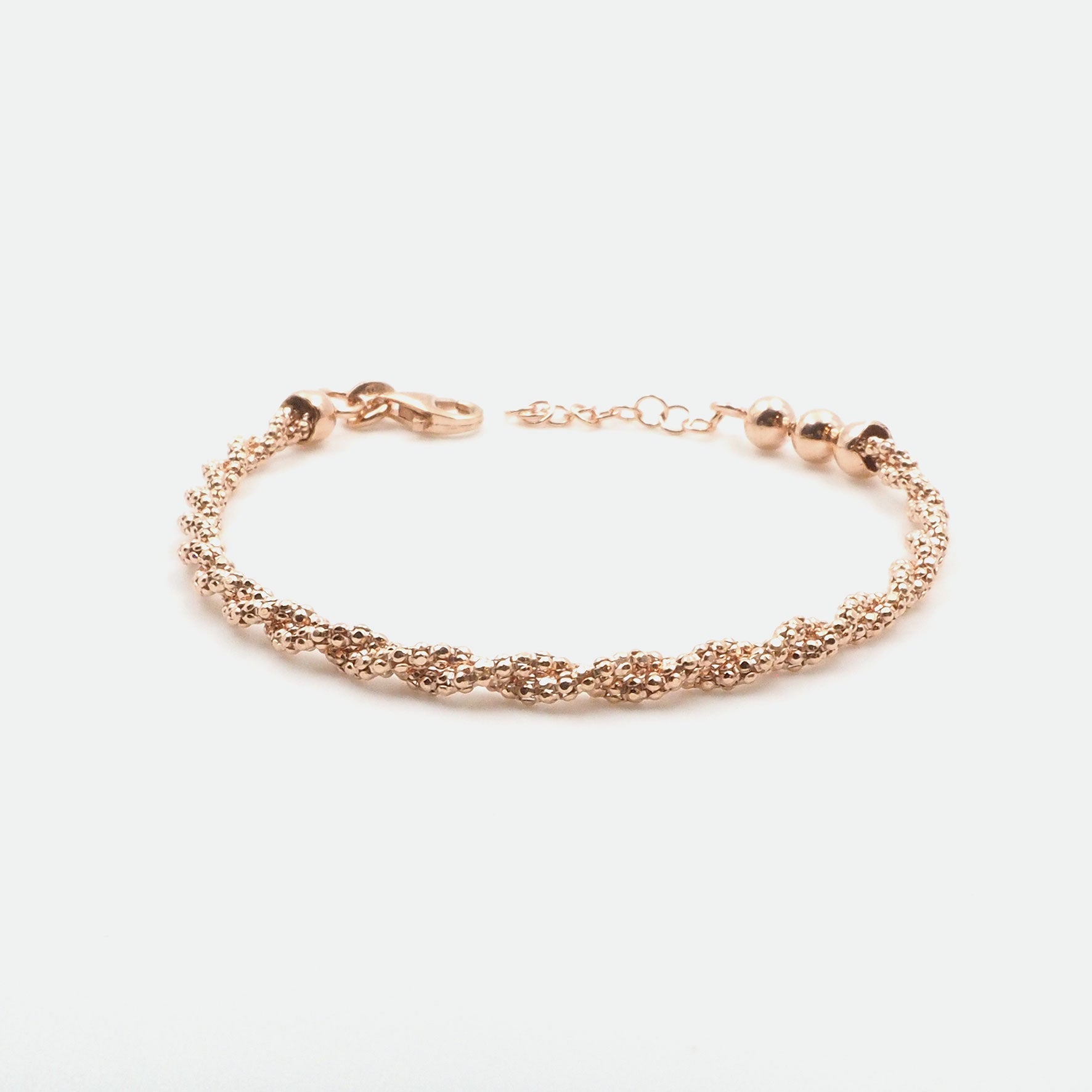 Silber Armbaender fuer Damen jetzt kaufen in unserem Onlineshop oder vor Ort in unserer Filiale in Basel